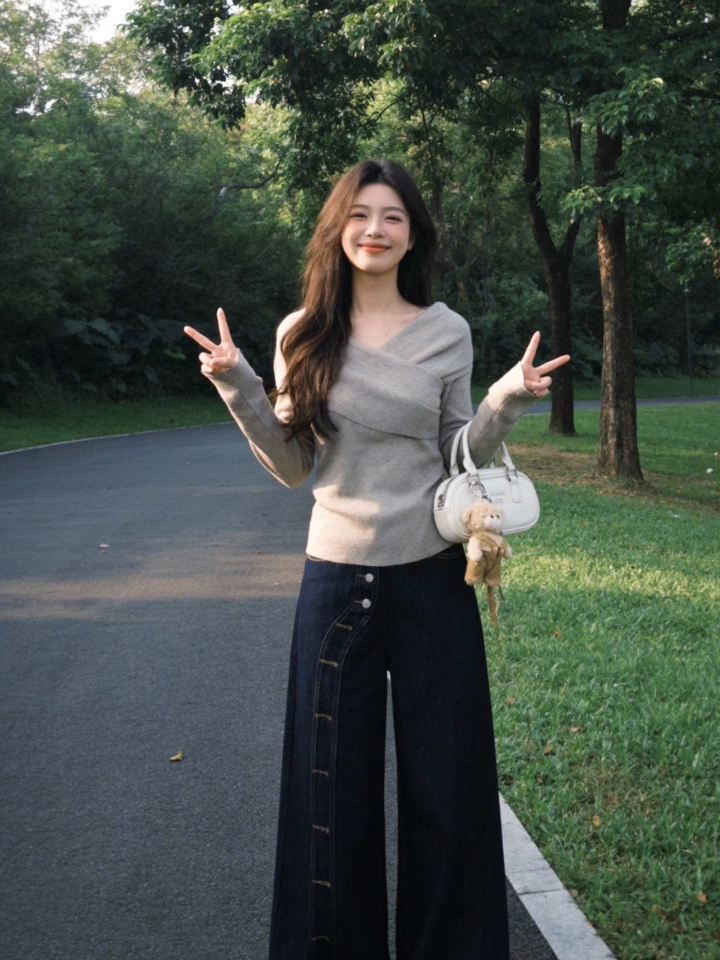 Women’s V-Neck Long Sleeve Slim Knit Sweater for Fall and Winter