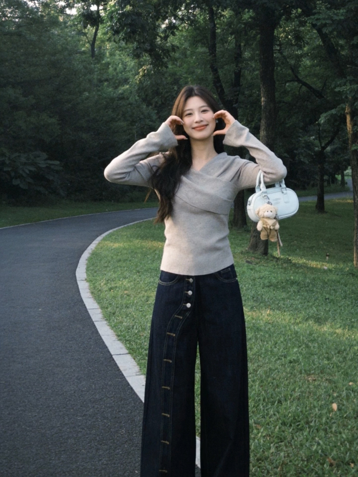 Women’s V-Neck Long Sleeve Slim Knit Sweater for Fall and Winter