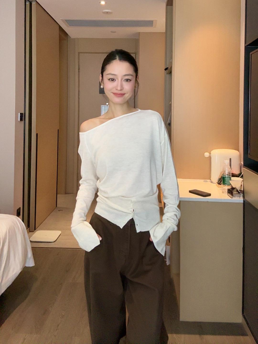 Women's Off-Shoulder Knit Sweater Long Sleeve Lazy Style Early Autumn Top